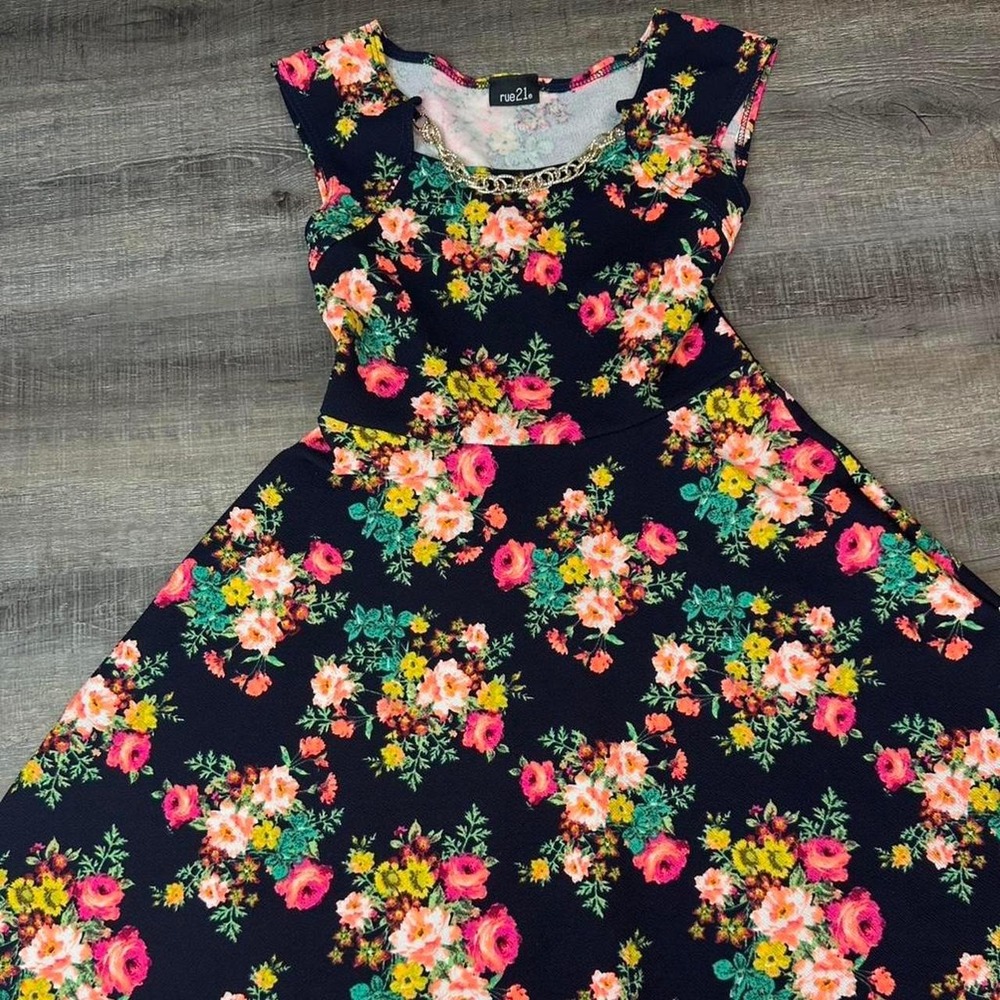 Rue21 Floral Skater Dress Navy Blue Gold Chain Detail Sleeveless Fit & Flare
